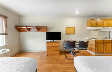 Studio Suite - 2 Full Beds