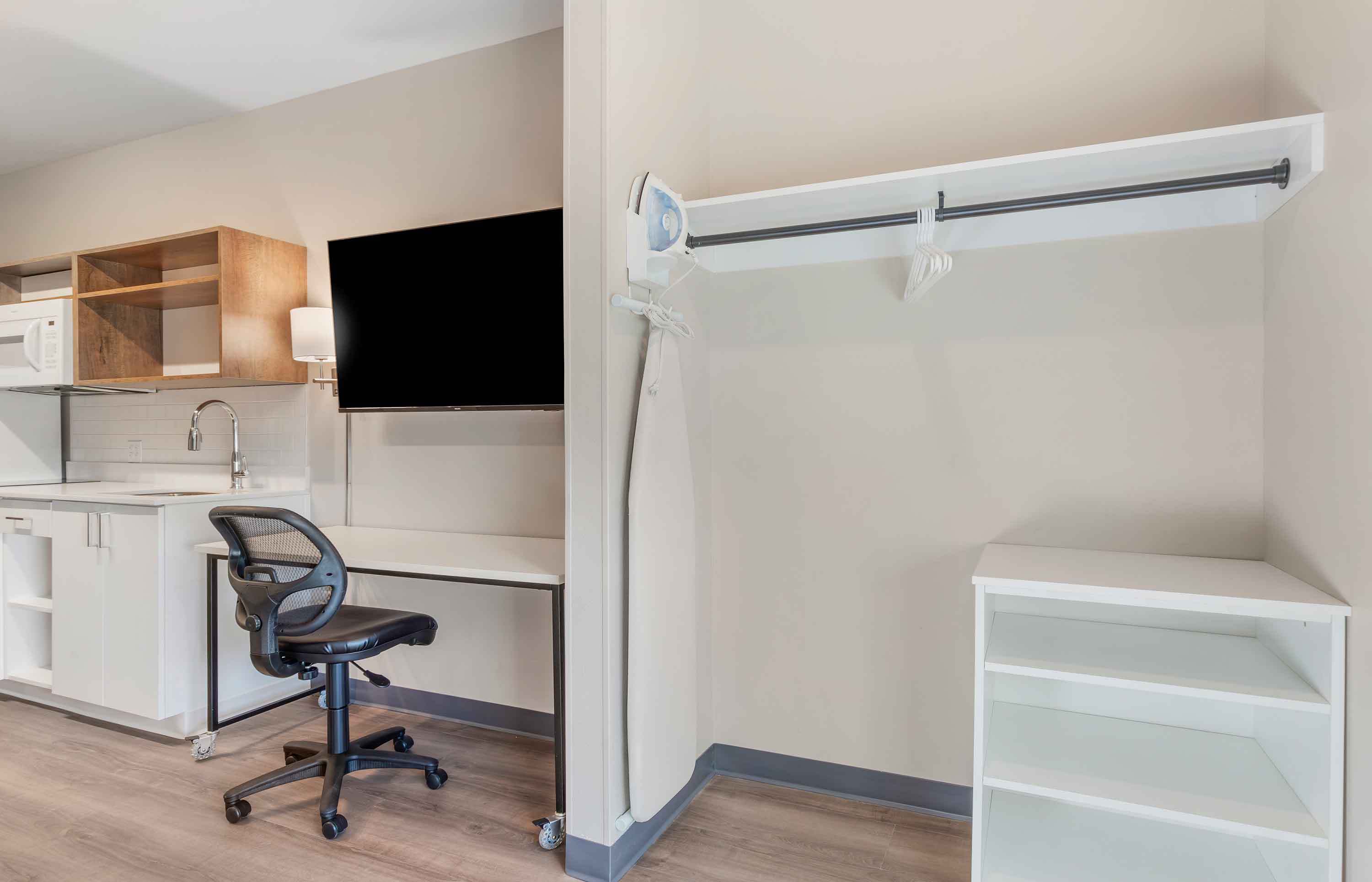 Studio Suite - 1 Queen Bed