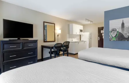 Studio Suite - 2 Full Beds