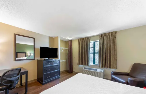 Deluxe Studio - 1 King Bed