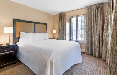 Executive Suite - 1 King Bed