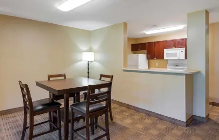 1 Bedroom Suite - 1 King Bed