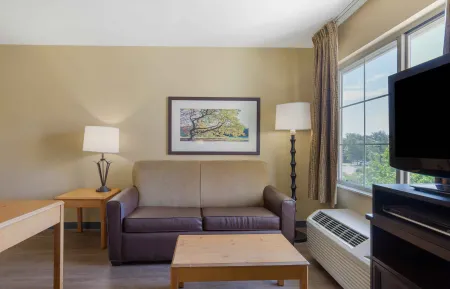 Deluxe Studio - 1 King Bed