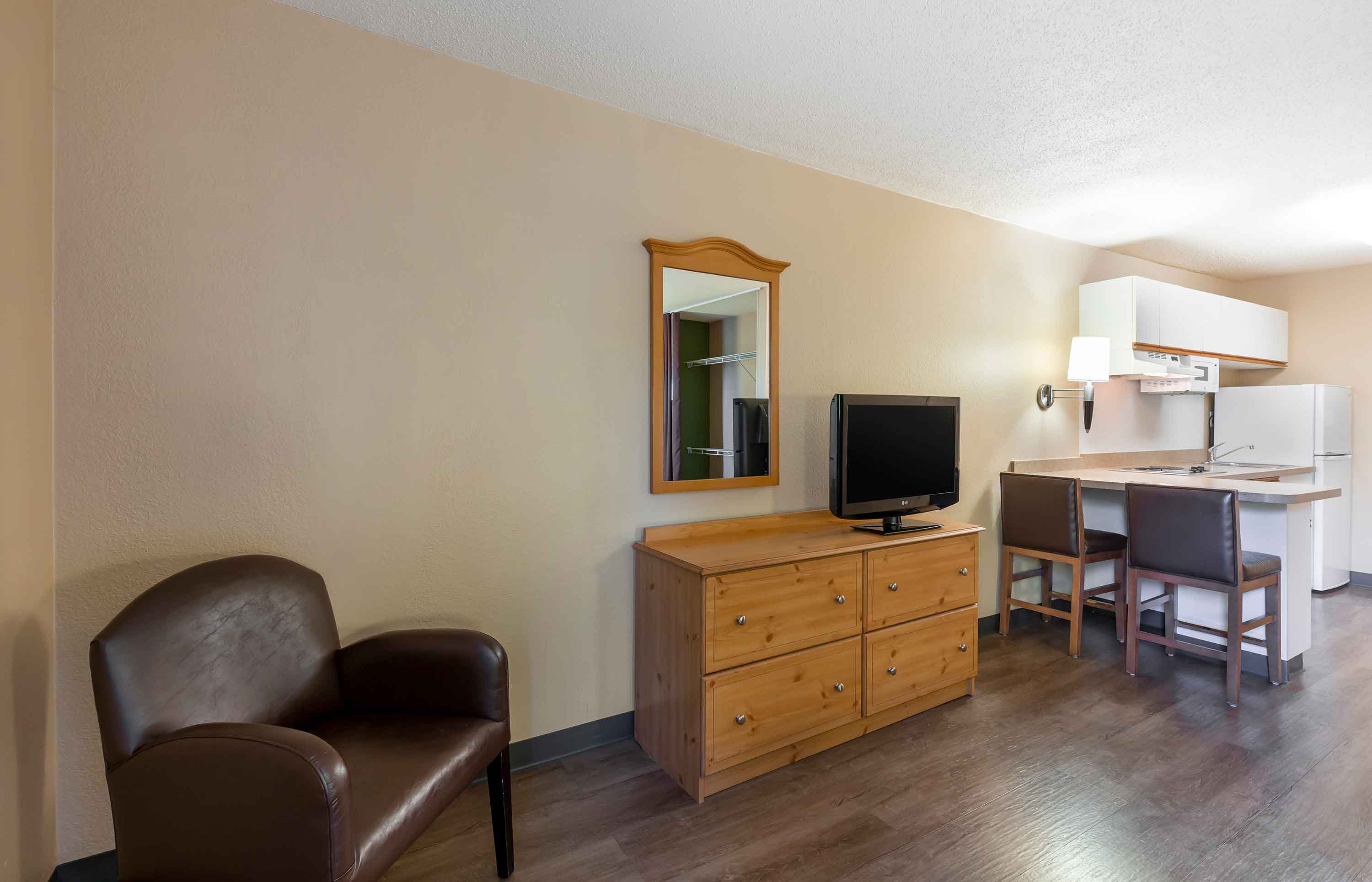Studio Suite - 1 Queen Bed