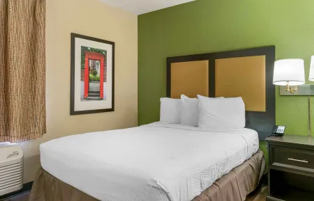 Studio Suite - 1 Queen Bed