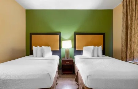 1 Bedroom Suite - 2 Full Beds