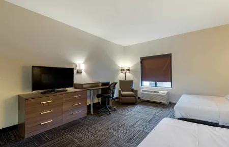 Deluxe Studio - 2 Queen Beds