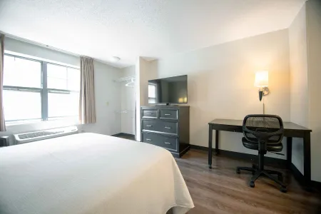 Deluxe Studio - 1 Full Bed