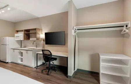 Studio Suite - 1 Queen Bed