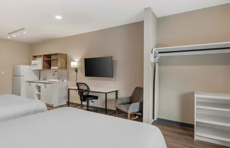 Studio Suite - 2 Queen Beds